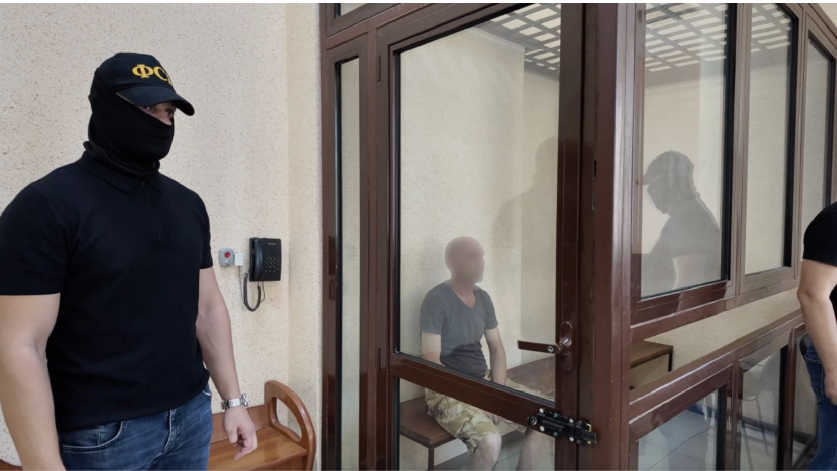 на фото — избрание меры пресечения для Тараса Худака в сентябре 2025 года в Киевском районном суде Симферополя